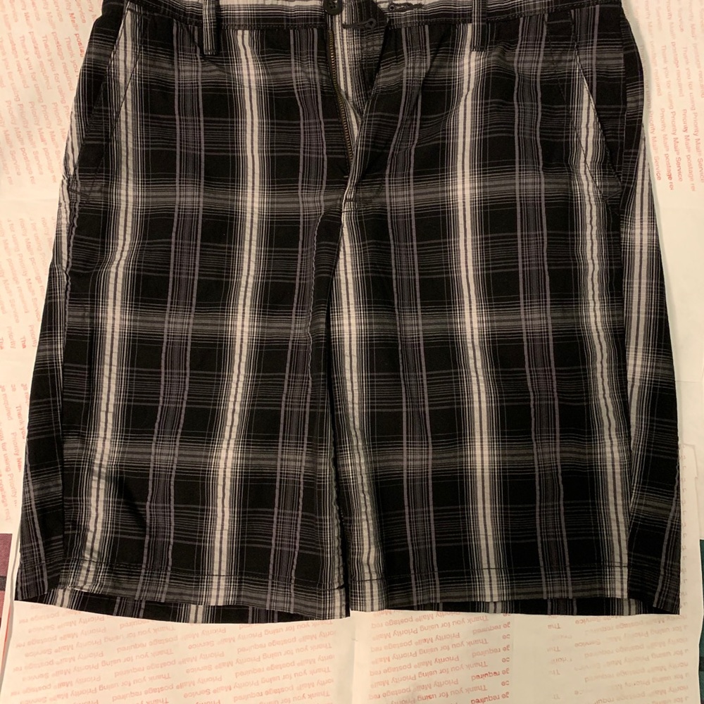 Men shorts from APT.9 used for one day